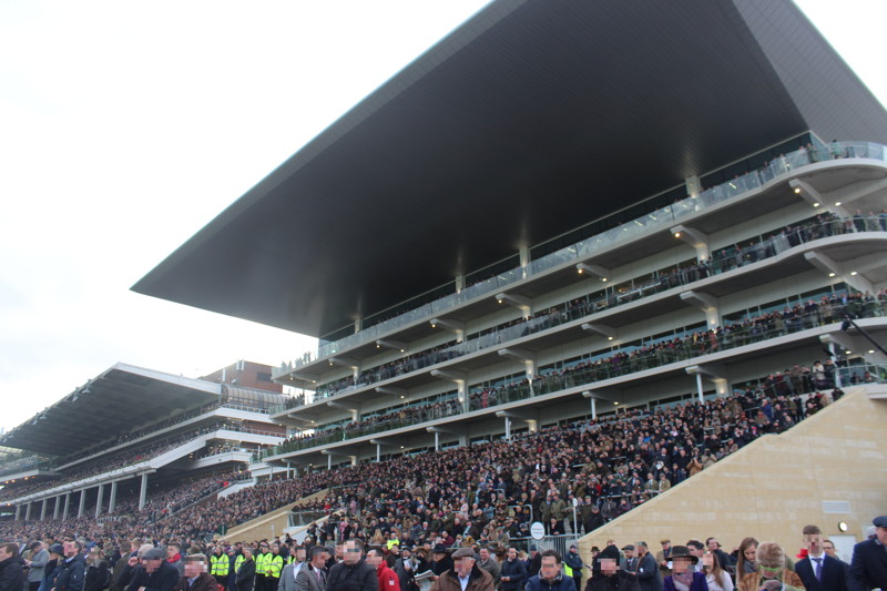 packed-cheltenham-stands-at-the-festival