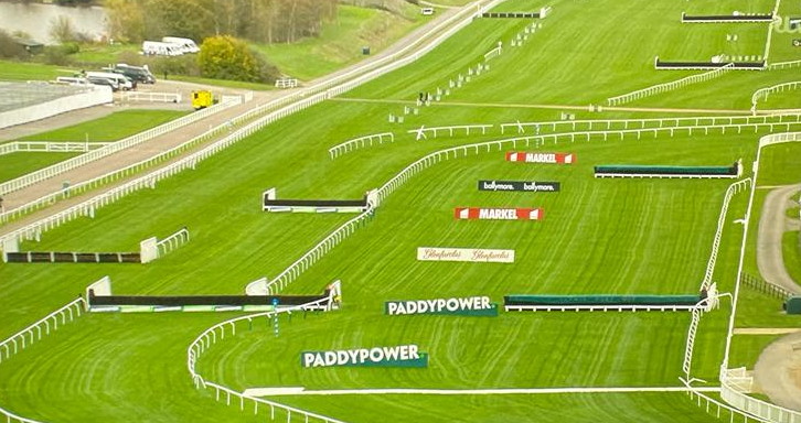 cheltenham racecourse fences and hurdles