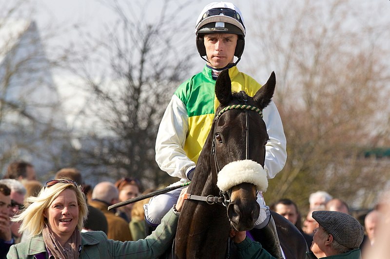 many clouds leighton aspell mount